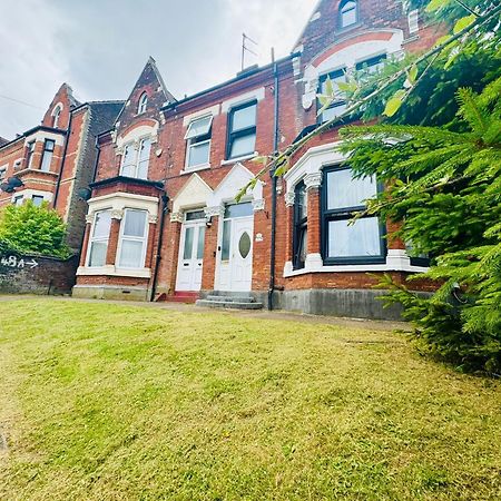 Am Victorian House Hotel Luton  Kültér fotó